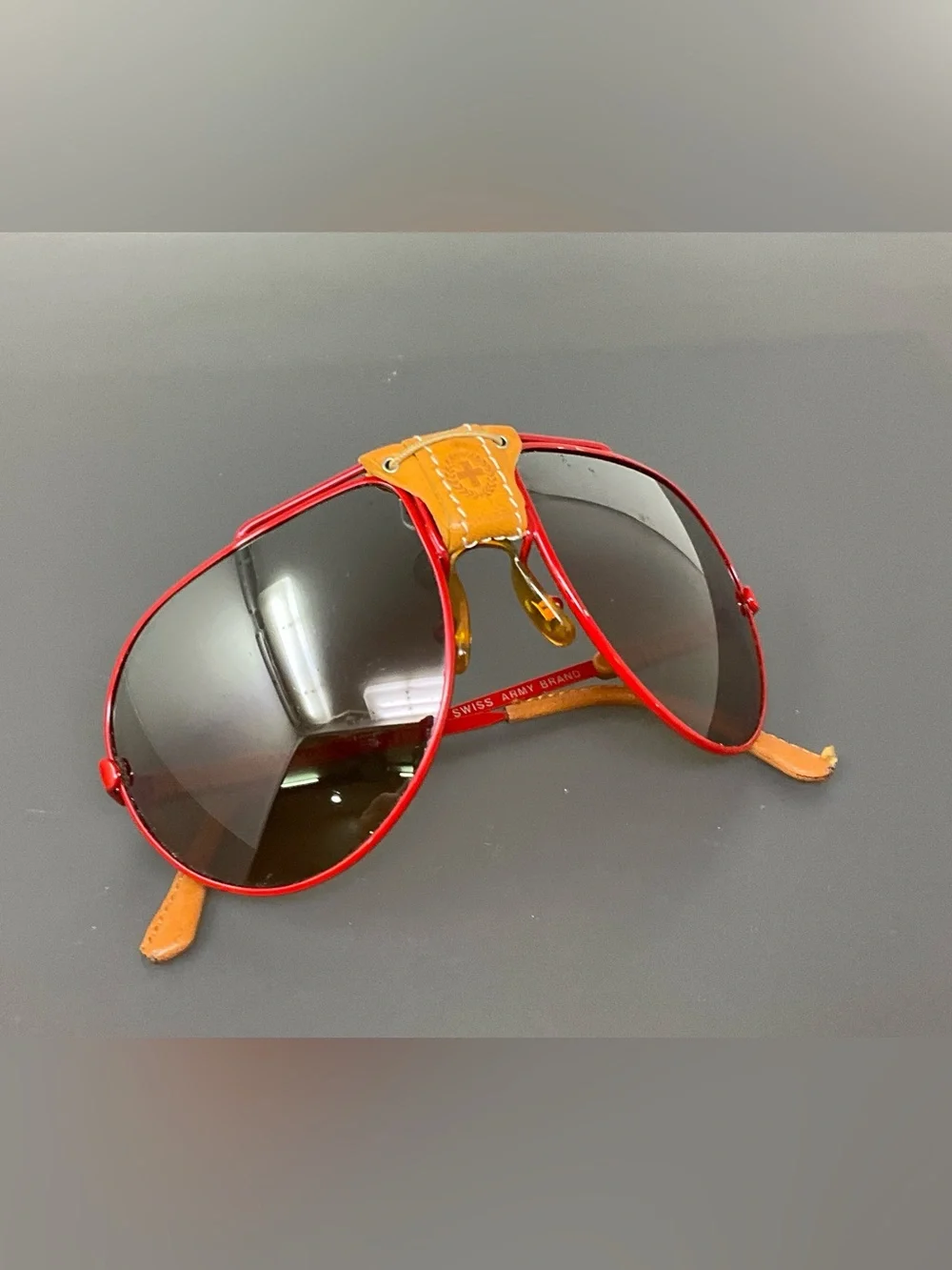 Vintage Swiss Army aviators Sunglasses 4000 scratched lenses